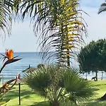 Mi Capricho A16 Beachfront Apartment Sitio de Calahonda