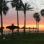 Mi Capricho A16 Beachfront Apartment Sitio de Calahonda