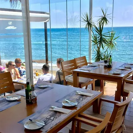 Mi Capricho A16 Beachfront Apartment