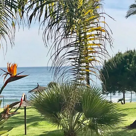 Mi Capricho A16 Beachfront Apartment Sitio de Calahonda
