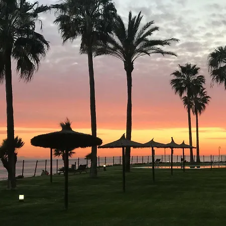 Mi Capricho A16 Beachfront Apartment Sitio de Calahonda